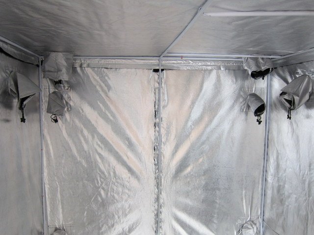 Yield Lab 78” x 78” x 78” Reflective Grow Tent inside duct ports