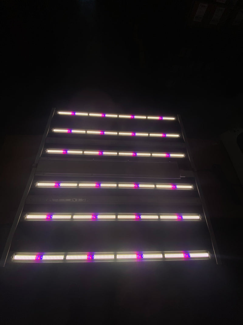 CLEARANCE - Adjustable Spectrum LED Grow Light