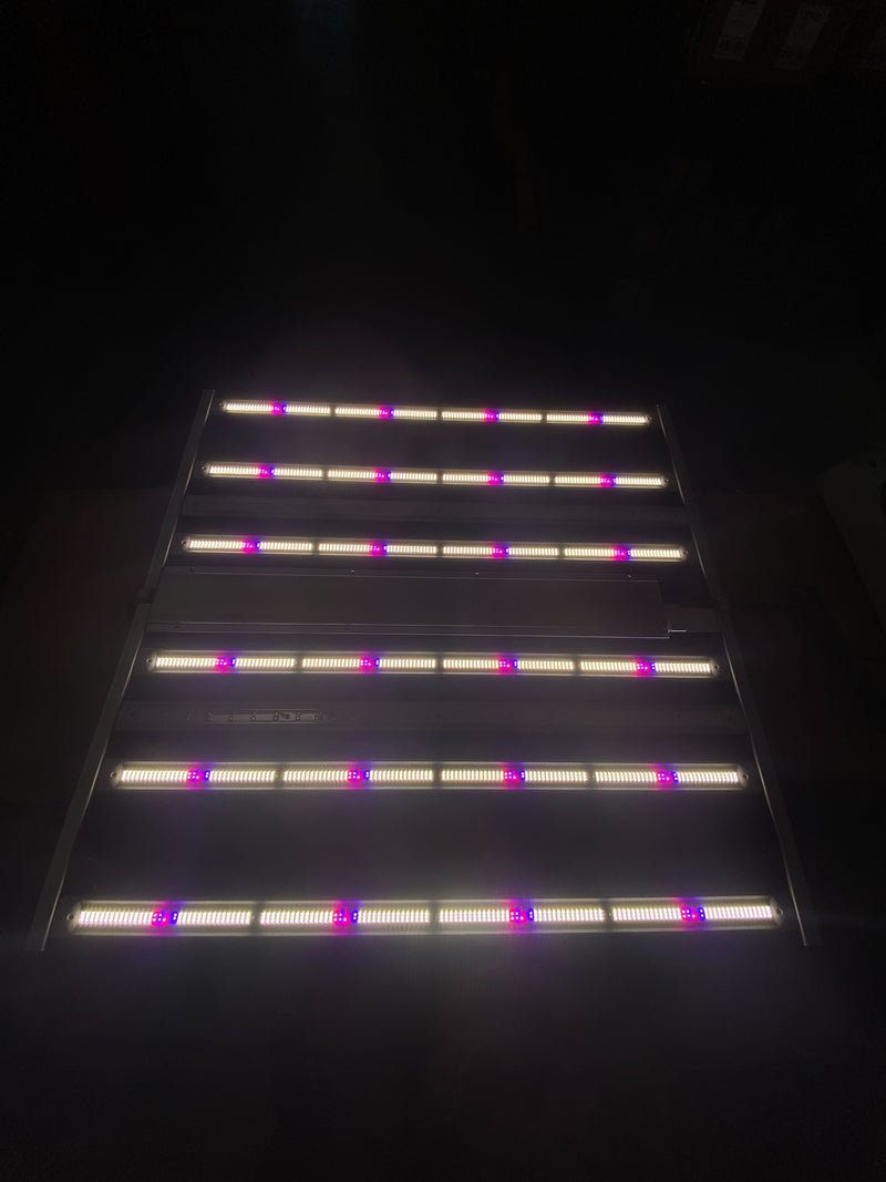 CLEARANCE - Adjustable Spectrum LED Grow Light